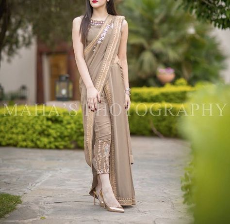 #style Bakra Eid, Saree Wearing Styles, Shadi Dresses, Fashionable Dresses, Salwar Kamiz, Designer Party Wear Dresses, Stylish Party Dresses, Party Wear Indian Dresses, Fancy Dress Design