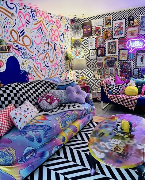 Maximalist Painting Wall, Wacky Pomo, Colorful Maximalist Decor, Pink Dining Rooms, Maximalist Living Room, Colorful Maximalist, Maximalist Interior, Maximalist Home, Salon Suites