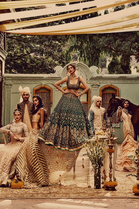 Vogue Indian Wedding, Lehenga Latest, Bridal Lehenga Wedding, Indian Wedding Dresses, Desi Wedding Dresses, Indian Outfits Lehenga, Designer Bridal Lehenga, Lehenga Wedding, Vogue Wedding