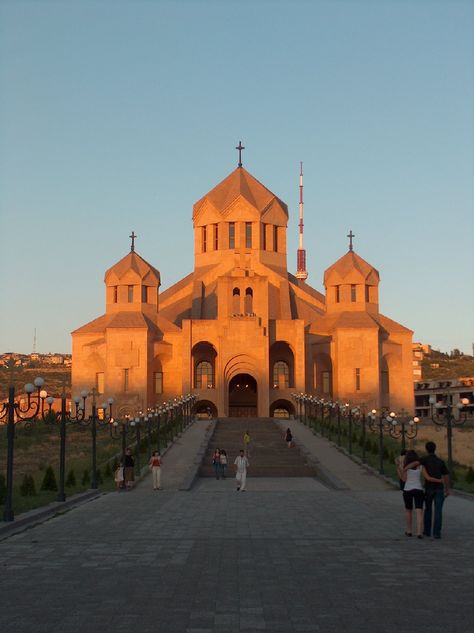 Church Armenia, Armenian Flag, Armenia Travel, Armenian Church, Armenian History, Armenian Culture, Yerevan Armenia, European Castles, Historical Place