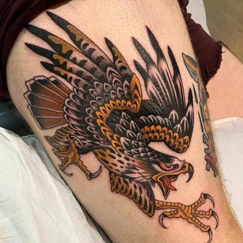 𝑻𝒓𝒂𝒅𝒊𝒕𝒊𝒐𝒏𝒂𝒍 𝑻𝒂𝒕𝒕𝒐𝒐’s Instagram photo: “1 o 2 ? ➡️➡️ @gordoncombs . . . #americantraditionaltattoo #traditionaltattoo #tattoo #tattoos #tatuaje #tatuajes #ink #tatuajetradicional…” Traditional Eagle, Traditional Eagle Tattoo, Royal Eagle, Tattoo S, Eagle Tattoos, Eagle Tattoo, American Traditional Tattoo, School Tattoo, American Traditional