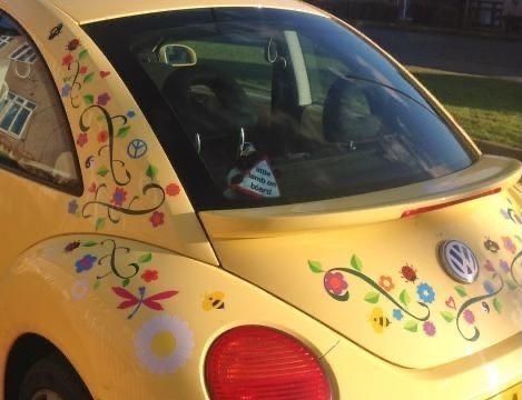 Painted Car Interior, Car Cute, Hippie Car, Bug Car, Car Deco, Beetle Car, Flower Stickers, Yellow Car, Images Esthétiques