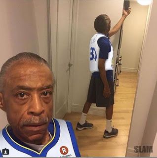 Rev. Al Sharpton takes a mirror selfie and the internet is poking fun at him https://elitmen.blogspot.com/2018/06/rev-al-sharpton-takes-mirror-selfie-and.html Creepy Photos, Current Mood Meme, Reaction Face, Snapchat Funny, Funny Profile, 웃긴 사진, Very Funny Pictures, Funny Profile Pictures, Funny Reaction Pictures