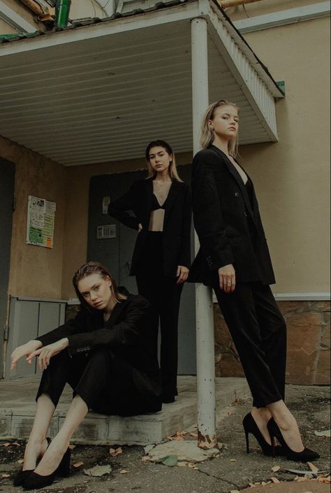 Edgy Group Photoshoot, Group Editorial Photography, Moody Group Photoshoot, Group Photo Shoot Poses, Three People Photoshoot, Mafia Group Photo, Trio Group Photo, Photoshoot Ideas Friends Group Shots, Group Model Poses