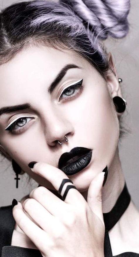 Black Lips Makeup, Black Lipstick Makeup, Lipstick Tattoos, Black And White Makeup, New Makeup Ideas, Black Eye Makeup, Goth Glam, Goth Hair, Chic Makeup