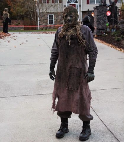 Grim Hollow Haunt: Halloween Costume Haunted House Outfit, Halloween Iv, Grim Hollow, Halloween Props Scary, Halloween Crafting, Zombie Costume, Jeepers Creepers, Halloween Pins, Halloween 2016