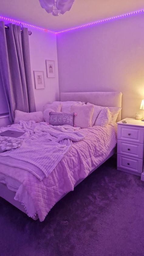 Cute Room Ideas Purple, New Room Decor Ideas, Bed Aesthetic Cozy, Pastel Purple Room, Baddie Room Ideas Bedrooms, Chill Room Ideas Bedrooms, Lavender Room Ideas, Purple Room Ideas, Preppy Bedroom Aesthetic