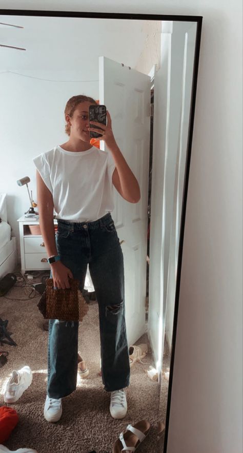 Zara 90s Full Length Jeans Outfit, Full Length Jeans Outfit, Zara Jeans Outfit, White Converse Outfit, White Converse Outfits, Full Length Jeans, Converse Outfit, Outfits With Converse, White Converse