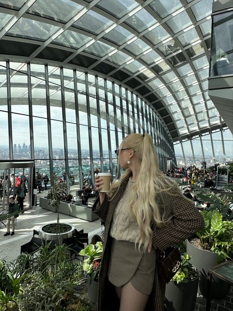 Sky Garden London Photo Ideas, Sky Garden London Outfit, London Instagram Pictures Winter, London Insta Pics, London Photo Ideas Summer, London Photo Ideas Instagram, London Poses Photo Ideas, London Photography Instagram, Skygarden London