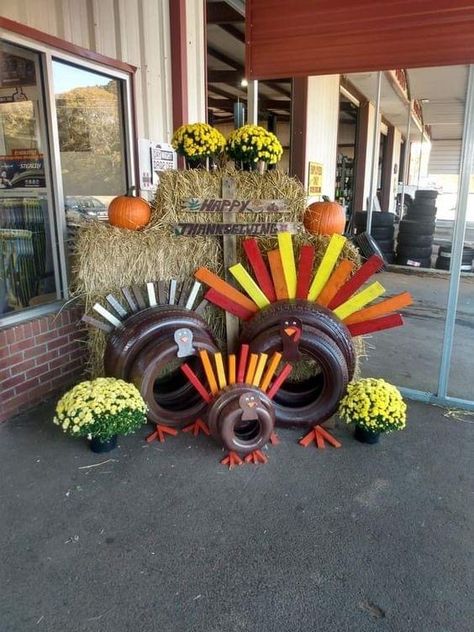 Tractor Tire Wreath, Hay Bale Halloween Decor, Tire Decor, Hay Bale Fall Decor, November Decor, Tire Ideas, Tire Projects, Fall Yard Decor, Tire Craft