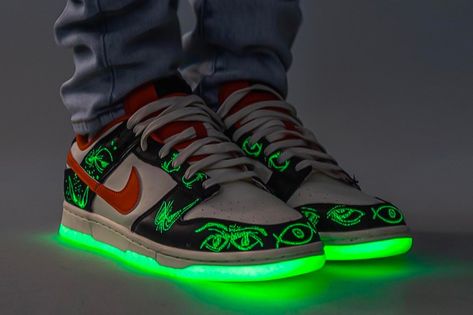 Nike Dunk Low “Halloween” On Foot Photos | HYPEBEAST Shattered Backboard Outfit, Jordan 1 Shattered Backboard, Jordans Sneakers Outfit, Sneaker Storage, Air Jordan Sneakers, Nike Sb Dunks, Cheap Nikes, Sb Dunk, Sneakers Outfit