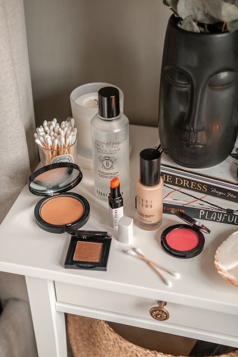 Quick Makeup Routine, Sparkle Eyeshadow, Sparkly Eyes, Double Cleansing, Medium Skin Tone, Makeup And Skincare, Bronzing Powder, Spring Makeup, Face Hydration