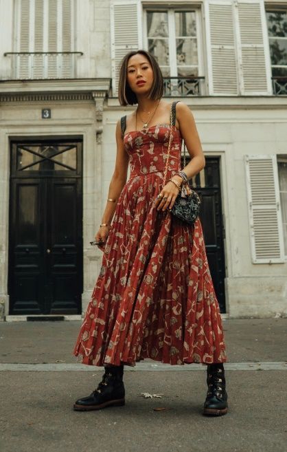 Dress And Combat Boots, Outfit Vestido Rojo, Summer Dressy Casual, Long Dress Black, Printed Long Dress, Boho Mode, Red Maxi Dress, Dressy Casual Outfits, Bohemian Mode