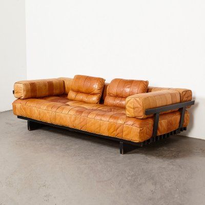 Diy Furniture Sofa, Sofa Daybed, Vintage Leather Sofa, Room Inspired, Welcome To My House, Furniture Classic, Brown Furniture, Daybed Sofa, House With Porch