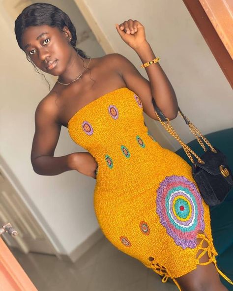 Short Gown For Ladies, Straight Dress Styles, Dress Styles For Ladies, Gown For Ladies, Latest Ankara Styles 2019, Simple Dress Styles, Nigerian Ankara, Curvy Casual Outfits, Stretchy Bodycon Dress