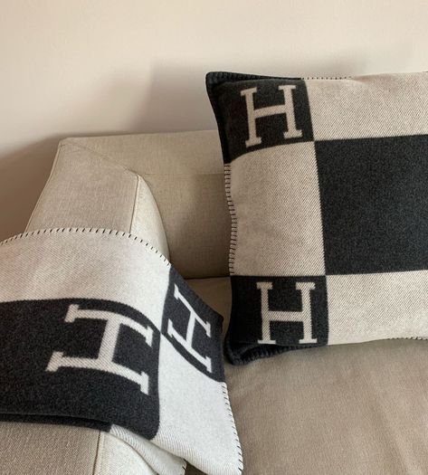 Hermes Pillow, Houses Decor, Hermes Blanket, Nyc Rooms, Hermes Home, Custom Throw Blankets, Bedroom Upgrade, First Apartment, Apartment Inspiration