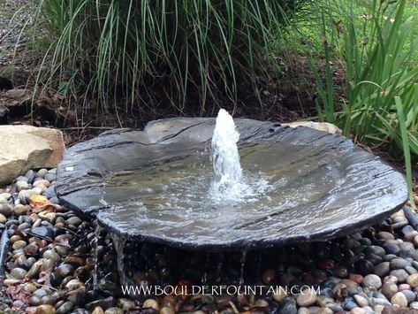 Pondless Water Features, Diy Solar Fountain, Kolam Air, Diy Water Feature, Narrow Garden, Outdoor Water Features, Garden Water Fountains, Small Water Features, Diy Garden Fountains