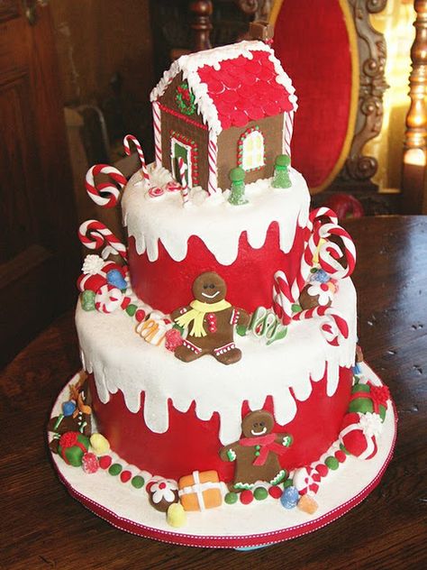 Would take a LOT of time to make, but wow this is so cool! Super Torte, Winter Torte, Christmas Cake Designs, Christmas Cake Decorations, Xmas Cake, Tiered Cake, Gingerbread Christmas, Holiday Cakes, Christmas Goodies