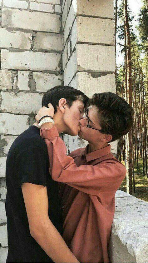 Parejas Goals Tumblr, ماثيو ماكونهي, People Kissing, Es Der Clown, Image Couple, Connor Franta, 남자 몸, Gay Aesthetic, Men Kissing