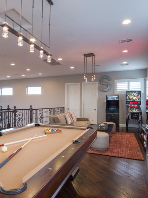 Drew and Jonathan Scott's chic loft game room features a pool table and arcade machine. Sleek, stylish lighting adds personality to the space. Loft Game Room Ideas, Upstairs Loft Ideas, Loft Ideas Upstairs, Loft Game Room, Loft Decorating Ideas Upstairs, Small Game Room Ideas, Game Loft, Game Room Ideas, Small Game Rooms