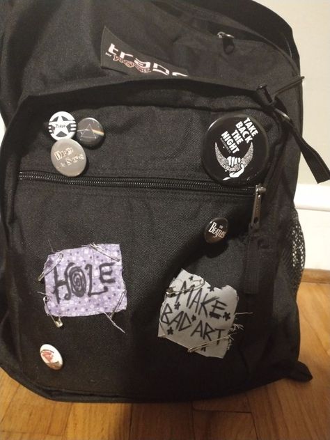 declan murphy l letters to the lost Patch Backpack Punk, Grunge Backpack Ideas, Aesthetic Backpack Decoration, Pins On Backpack Aesthetic Grunge, Backpack Decoration Ideas Grunge, Backpack Patches Ideas, Whats In My Bag Grunge, Backpack Diy Decoration, Aesthetic Backpack Grunge