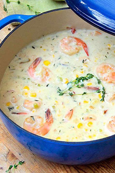 Here's a creamy shrimp and corn chowder recipe made with no cream at all. This delicious lightened up chowder recipe is made with chicken broth, low-fat milk and just enough bacon and butter to make it taste amazing! Roasted Corn Chowder, Shrimp And Corn Chowder, Shrimp Corn Chowder, Shrimp And Corn, Creamy Shrimp, Corn Chowder Recipe, Chowder Recipe, Healthy Shrimp, Roasted Corn