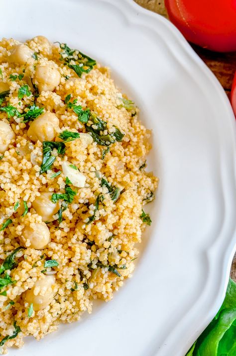 Couscous with Spanish Spinach & Chickpeas | Easy One-Pan Recipe Chickpea And Couscous Recipes, Couscous With Chickpeas, Spanish Couscous, Healthy Skillet Meals, Rice Dishes Easy, Vegetarian Bowls, Rice Recipes Vegan, Spanish Foods, Roasted Red Pepper Hummus