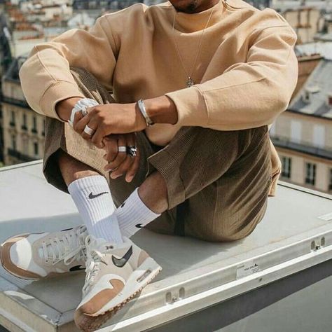 Tinola, Vans Fashion, Streetwear Mode, Street Style Outfits Men, Hipster Mens Fashion, Mens Outfit Inspiration, Mens Fashion Streetwear, White Socks, Stylish Mens Outfits