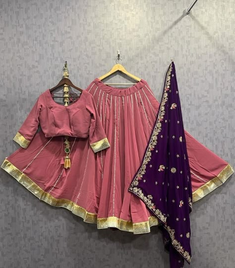 Blouse Designs Choli, Darbari Choli, Simple Chaniya Choli, Navratri Ideas, Rajasthani Poshak, Dupatta Draping, Krishna Video, Rajasthani Dress, Afghani Clothes