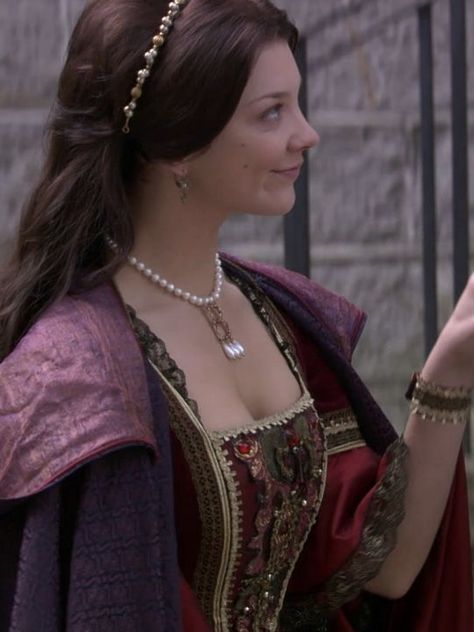 Natalie Dormer as Anne Boleyn Anne Boleyn Aesthetic, Natalie Dormer Anne Boleyn, Tudor Fashion, Tudor Dynasty, The Tudors, Princess Movies, Catherine Of Aragon, Natalie Dormer, Royal Aesthetic