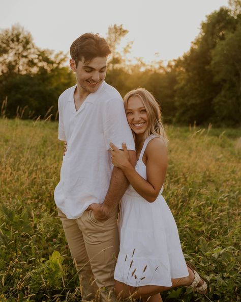 Talia & James ♥️ I can’t believe this is real life! The universe has been so good to us. My heart is exploding with gratitude to Talia & James and each and every couple I’ve been fortunate enough to have been able to spend time with lately. Every couple I shoot with holds such a special part in my heart forever. Just know that sharing these exciting moments with your photographer means so much to them. Your photos mean just as much to me as they do to you ♥️ I could live in these moments fore... Golden Hour Field, Fall Proposal, Proposal Photoshoot, Field Engagement Photos, A Couple In Love, Field Photoshoot, Fall Engagement Pictures, Couple Engagement Pictures, Couples Pictures