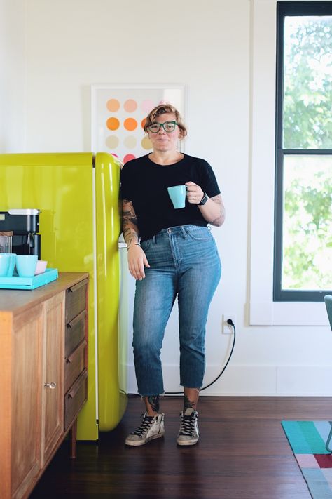 Daily Uniform, Mom Uniform, Central Texas, Style Inspiration Summer, Fashion 101, Effortless Chic, Women's Wardrobe, Wearing Red, Cropped Trousers