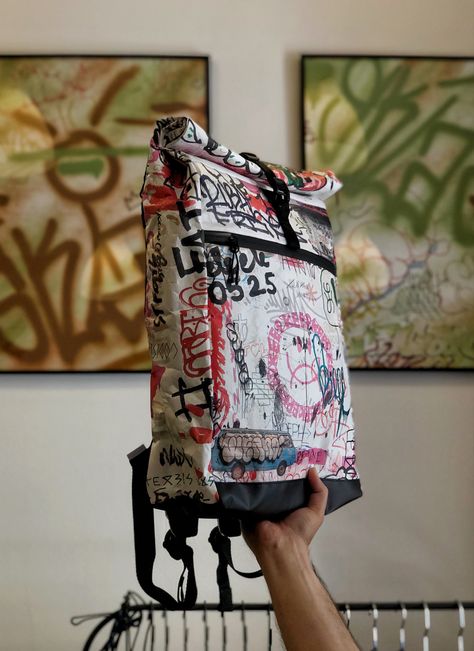 Backpack Street Style, Graffiti Backpack, Upcycle Clothes, Graffiti, Street Style, Backpacks, Tote Bag, Clothes, Upcycling