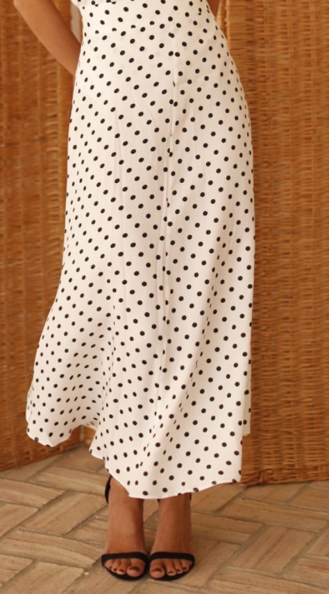 White Polka Dot Skirt, Fashion Top Outfits, Style Finder, Elegant Fall, Polka Dot Skirt, Skirt Skirt, Fashion Top, Awards Ceremony, Black Polka Dot