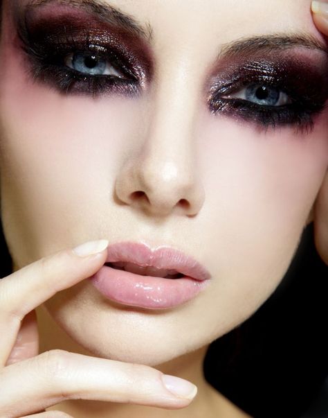 Highlight Your Goo Goo Eyes With Glitzy Glittery Eye Shadows! Glittery Eyes, Model Pics, Smoky Eyes, Black Makeup, Gothic Makeup, Dark Makeup, Smokey Eyes, Fantasy Makeup, Editorial Makeup