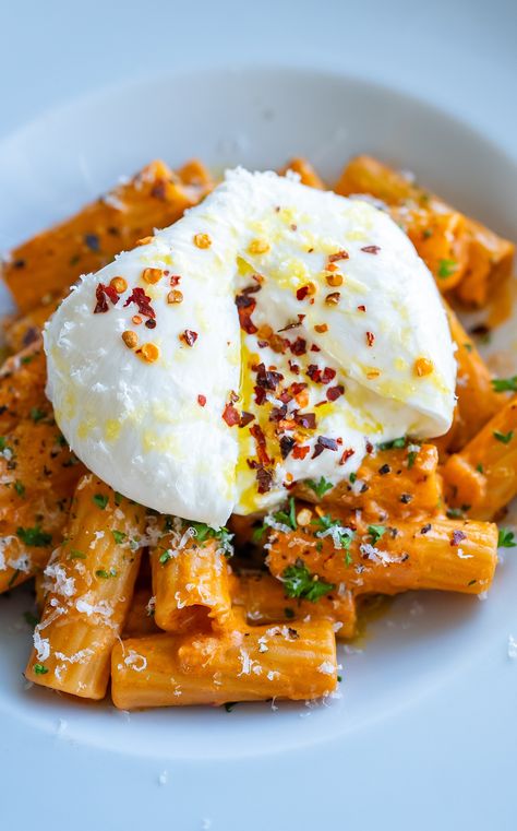 Creamy Vodka Tortiglioni & Burrata — Bread Bake Beyond Creamy Vodka Sauce, Spicy Spaghetti, Burrata Recipe, Vodka Pasta, Vodka Sauce, Rigatoni, March 30, Heavy Cream, Dinner Time