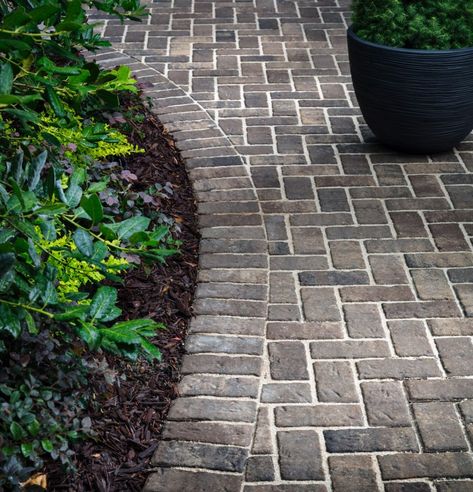 Paver Patterns Design, Patio Edging, Paver Patterns, Diy Patio Pavers, Brick Paver Patio, Paver Designs, Patio Pavers Design, Paver Walkway, Brick Pavers