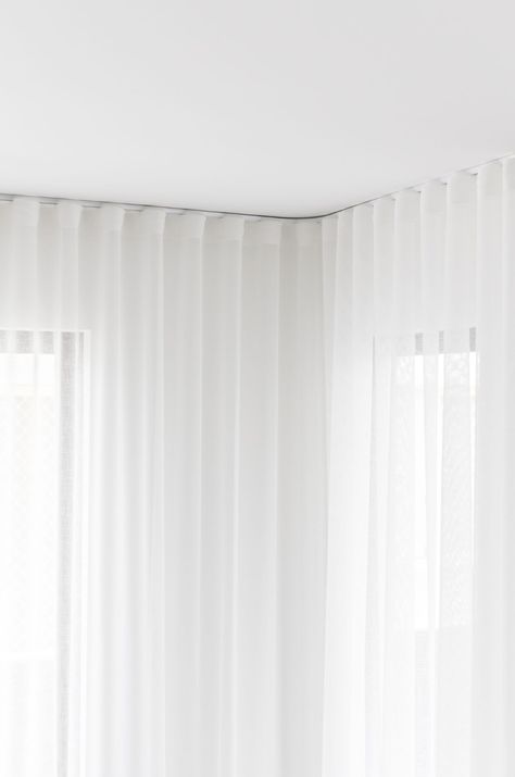 Sheer Curtains Bedroom, Cortina Wave, Sheers Curtains Living Room, Room 2023, White Sheer Curtains, Curtain Rails, Curtains Living, White Curtains, Home Curtains