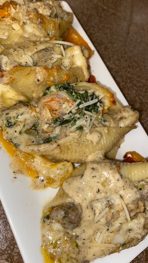 cookingwithclassie on Instagram: Jerk Rasta Pasta Stuffed Shells 🐚 Sauté bell peppers for about 5min before pouring heavy cream. Stuff shells with meat and veggies of… Pasta Stuffed Shells, Jumbo Shell Recipes, Stuff Shells, Shrimp Spinach, Rasta Pasta, Chicken Shrimp, Soul Food Dinner, Food Babe, Health Dinner