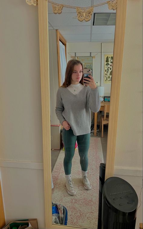 grey sweater, white turtleneck, green leggings, white converse Styling Green Leggings, Light Green Leggings Outfit, Converse With Leggings, Green Leggings Outfit, Green Converse, Leggings Outfit, White Turtleneck, Green Leggings, White Converse