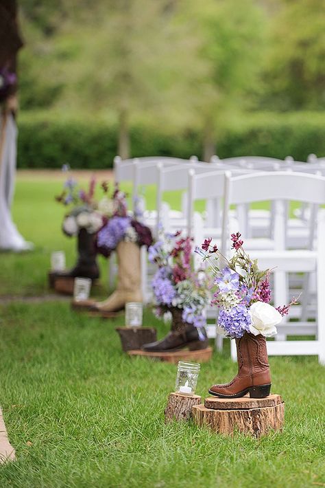 Rustic Aisle Decor, Rustic Country Wedding Ideas, Country Themed Wedding, Wedding Ideas Rustic, Country Wedding Centerpieces, Country Wedding Ideas, Country Western Wedding, Country Wedding Flowers, Western Themed Wedding