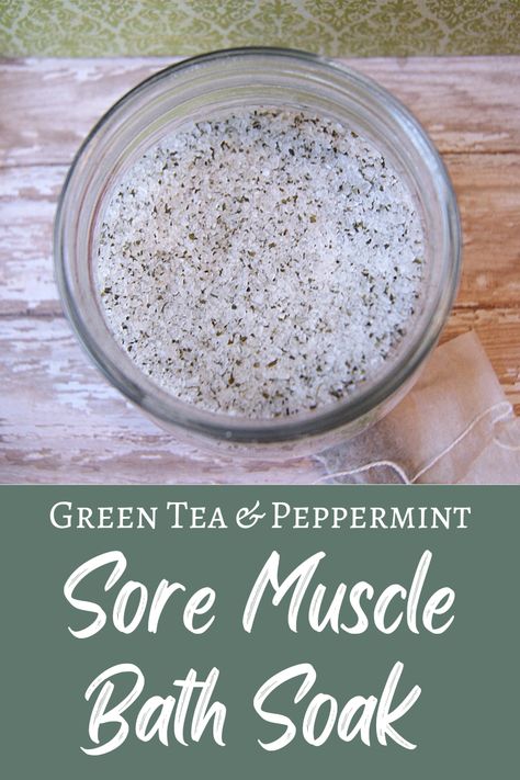 Sooth and energize sore muscles with this super quick green tea and peppermint sore muscle bath soak! In just a few minutes, you can be soaking! Muscle Bath Soak, Diy Sugar Scrub Bars, Sore Muscles Bath Soak, Diy Green Tea, Homemade Bath Salts, Green Tea Bath, Sore Muscle, Skincare Recipes, Homemade Toothpaste