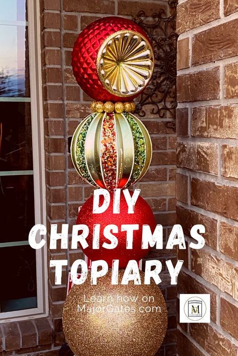 Diy Stacked Christmas Ornaments, Ornament Topiary Diy Front Doors, Xmas Topiary Ideas, Large Hanging Christmas Decorations, Christmas Outdoor Topiary Ideas, Christmas Topiary Outdoor Diy, Large Front Porch Christmas Decor, Large Scale Christmas Decorations Diy, Diy Large Ornaments For Tree