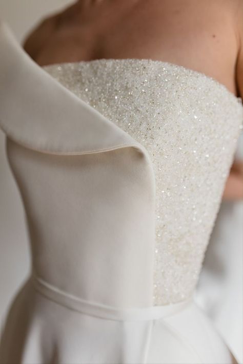 Wedding Dress Pearl, Wedding Dress Details, Wedding Dress Strapless, Corset Wedding Dress, Plain Wedding Dress, Wedding Corset, Wedding Dress Ivory, Dress Pearl, Classy Wedding Dress