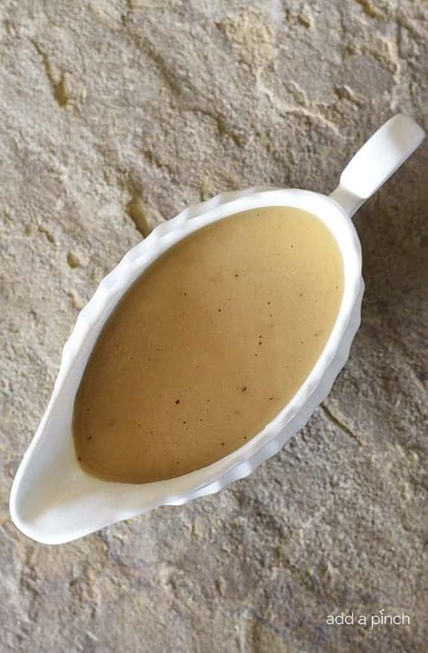 Make Ahead Turkey Gravy Recipe - This easy, delicious turkey gravy is essential to holiday menus! Simple to make any time, but perfect to make ahead too! Make Ahead Turkey Gravy Recipe, Gravy Recipe No Drippings, Make Ahead Turkey, Giblet Gravy Recipe, Turkey Giblet Gravy, Make Ahead Gravy, Turkey Gravy Recipe Easy, Make Ahead Turkey Gravy, Easy Thanksgiving Sides