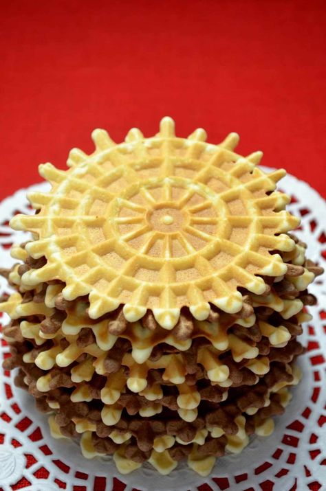 Italian Cookie Recipe, Italian Lemon Cookies, Pizzelle Cookies, Pizzelle Recipe, Italian Cookie, Italian Christmas Cookies, Italian Cookie Recipes, Levain Bakery, Italian Bakery