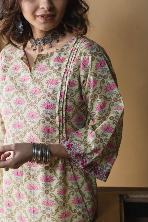 A bell shaped sleeves short kurti based on pure cotton is a treasure for your peppy wardrobe. This has front v neck and three-fourth sleeves with border highlights on the sleeves Ajrakh Prints, Silk Kurti, Short Kurti, Floral Cotton Dress, Cotton Kaftan, Silk Pants, V Cuts, Cotton Pants, Kurti Designs