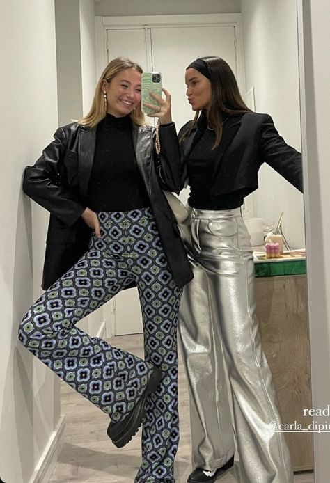 Metallic Pants Outfit Winter, Silver Wide Leg Pants, Silver Winter Outfit, Silver Wide Leg Pants Outfit, Silver Pants Outfit Night, Nye Outfit Ideas Cold, Silver Jeans Outfit, Silver Pants Outfit, Metallic Pants Outfit