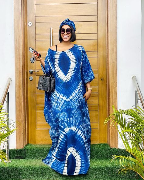 Photo by 5KSTORE on October 21, 2021. May be an image of one or more people, people standing and outdoors. Bubu Dress, African Gowns, Dress Rich, Different Dress Styles, Bubu Gown Styles, Blue Tye Dye, Short African Dresses, Different Dresses, Hand Dyed Silk