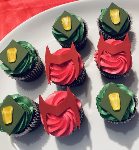 Wanda Maximoff Birthday Party, Wanda Cake Marvel, Scarlet Witch Birthday Cake, Scarlet Witch Cake Ideas, Scarlet Witch Cake, Marvel Desserts, Wanda Cake, Marvel Cupcakes, Birthday Marvel